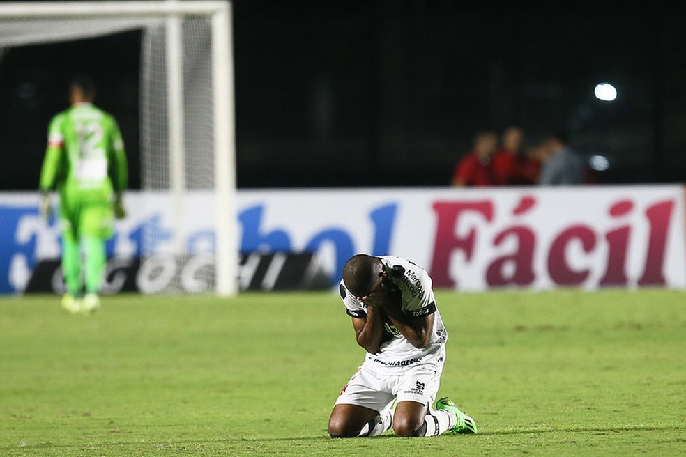 Eguinaldo se emociona com gol pelo Vasco — Foto: Daniel Ramalho/CRVG