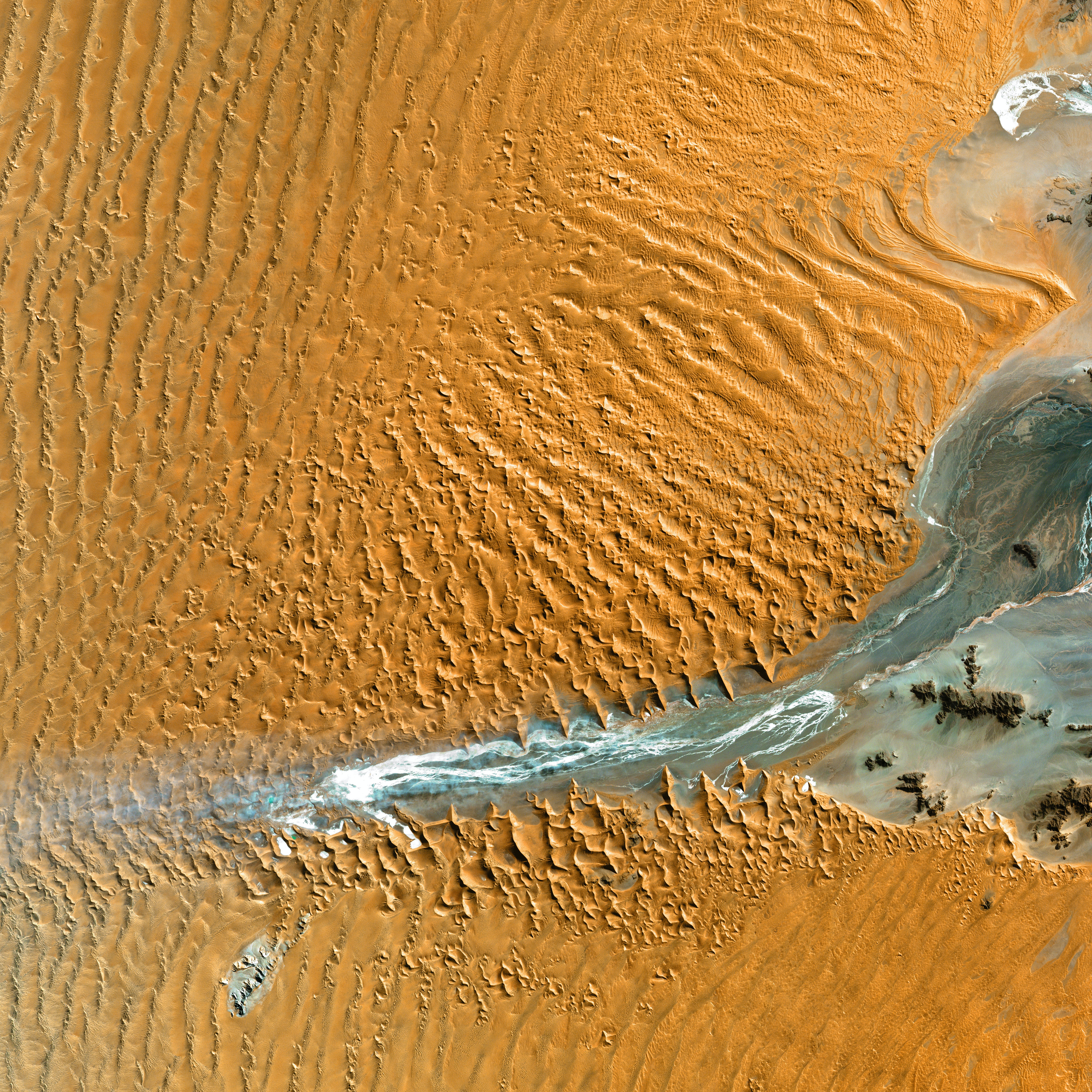 Dinâmica de dunas pode ajudar a entender a formação do relevo de Marte. Acima: Parque Nacional Namib-Naukluft, na Namíbia (Foto: USGS/Unsplash)