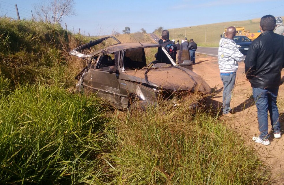Acidente ocorreu na SP-501, em Flora Rica (Foto: Inaldo Nascimento/Cedida)
