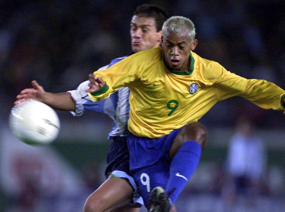 Marcelinho Paraíba já vestiu a camisa 9 da seleção brasileira — Foto: AFP