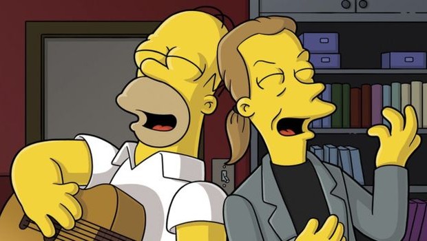 Mais de 800 famosos fizeram aparições nos Simpsons. Na foto, Homer canta com o documentalista Declan Desmond. (Foto: Fox/ via BBc News Brasil)