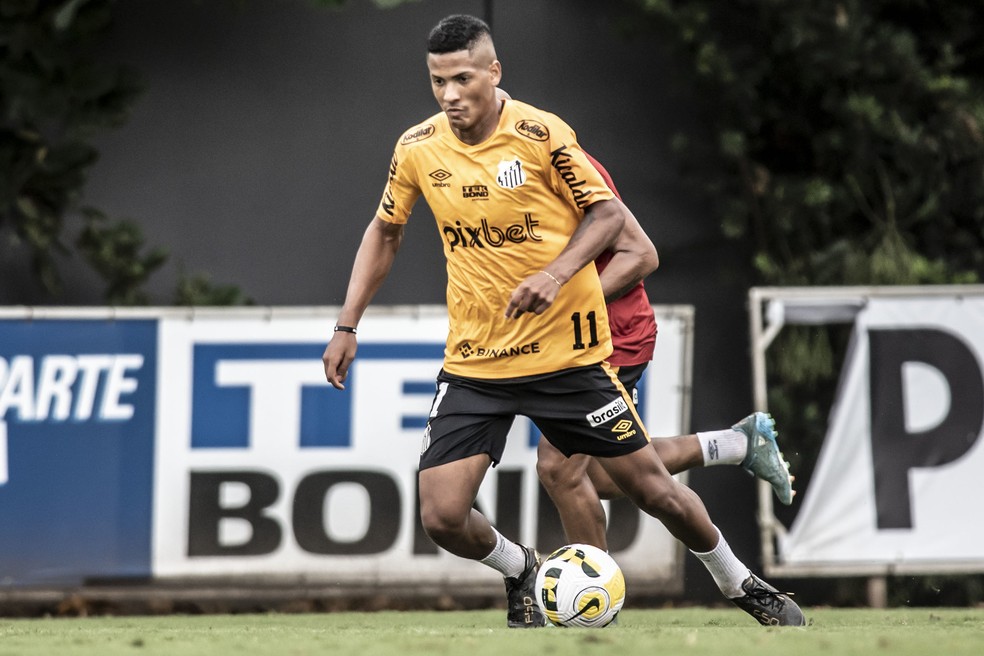 Ângelo durante treino do Santos — Foto: Ivan Storti/Santos FC