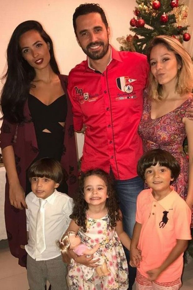 Latino com os filhos Dayanna, Amanda, Matheus, Valentina e Bernardo  (Foto: Reprodução)
