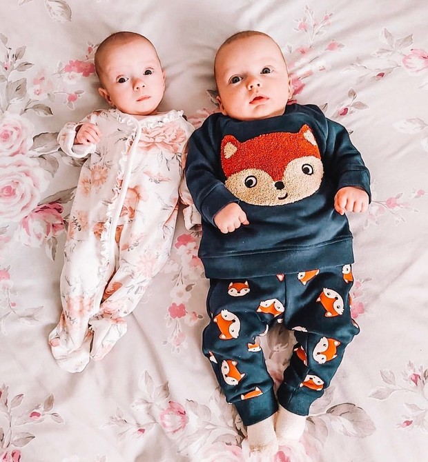 Gêmeos são concebidos com intervalo de 3 semanas: diferença de tamanho entre eles é notável (Foto: Reprodução/Instagram)