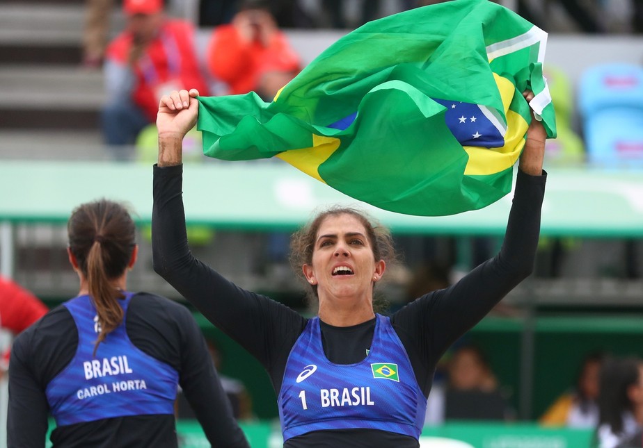 Ãngela e Carol batem cubanas em jogo duro e conquistam o bronze no vÃ´lei de praia no Pan de Lima