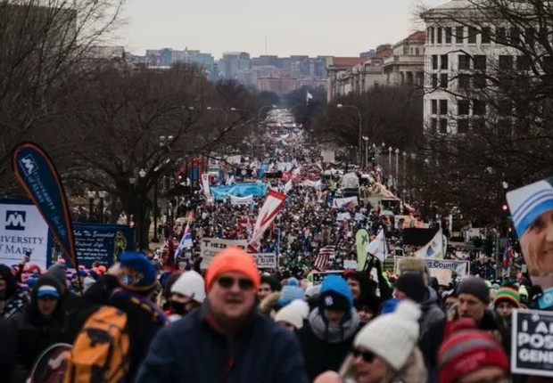 Manifestação contra o aborto na capital Washington em janeiro de 2021 (Foto: GETTY IMAGES via BBC)