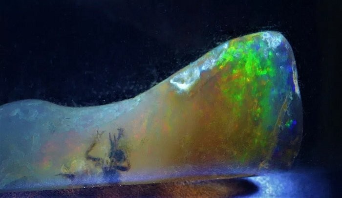 Opala preciosa é um mineral raro e cientistas ainda não sabem tudo sobre a sua formação (Foto: Brian Berger/Instagram/@velvetboxsociety)