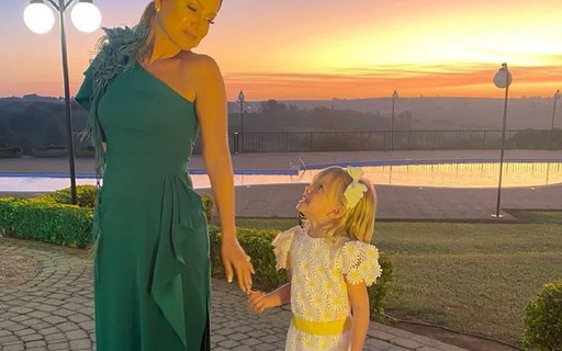 Eliana encanta em novos registros com a filha Manuela: 'Lindas', GQ