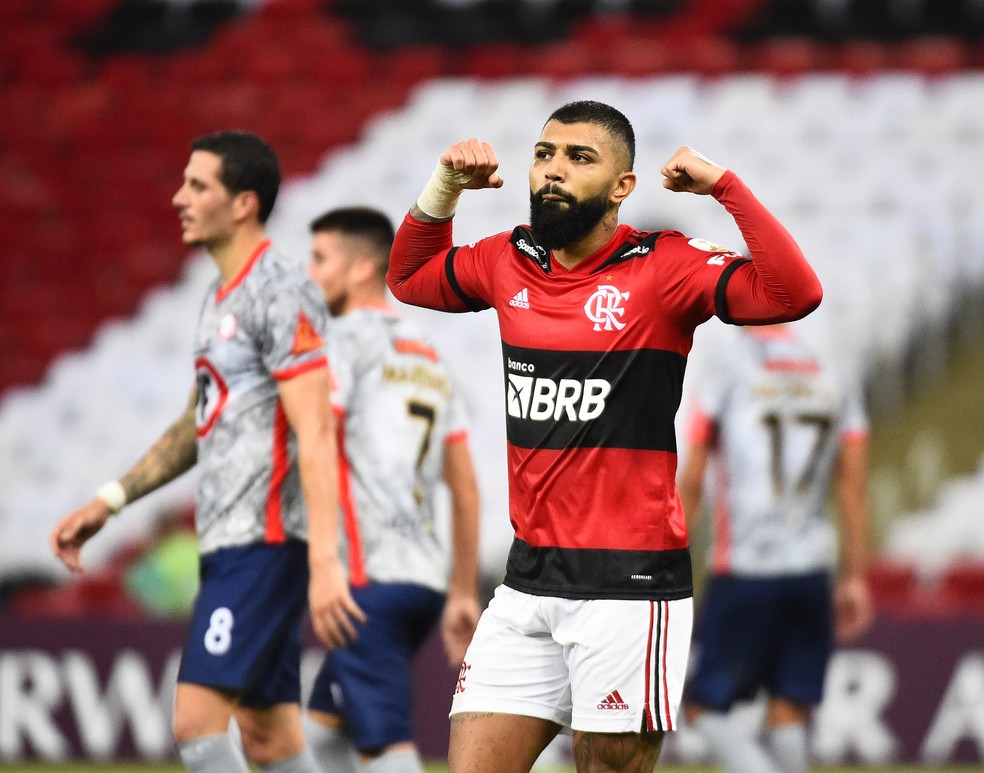Gabigol, do Flamengo, comemora seu segundo gol contra o La Calera — Foto: André Durão