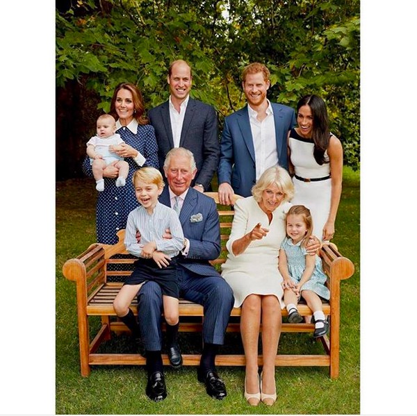 A foto oficial celebrando o aniversário de 70 anos do Príncipe Charles (Foto: Instagram)
