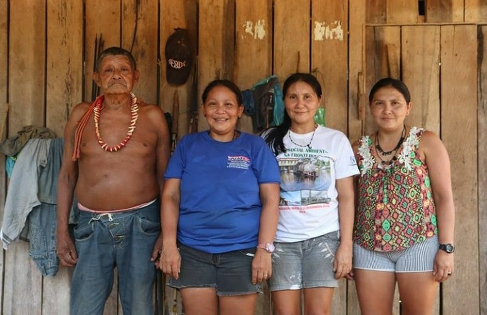 Aruka Juma e suas três filhas, em outubro de 2019 — Foto: Pedro Bentes/Kanindé 