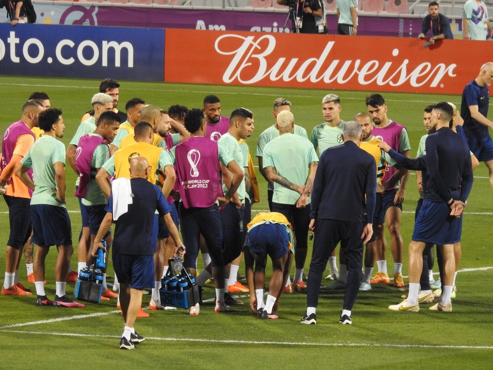 Seleção brasileira treina na véspera das quartas de final — Foto: Bruno Cassucci/ge