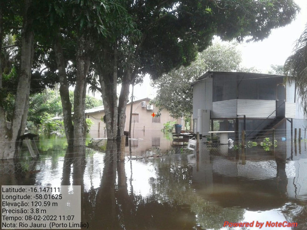 Enchente em rio deixa comunidade rural alagada em Cáceres (MT) — Foto: Defesa Civil