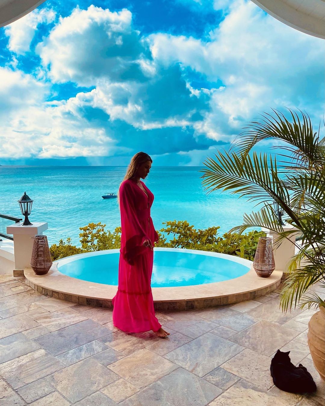 Lívia Andrade faz ensaio fotográfico em cenário paradisíaco no Caribe (Foto: Reprodução/ Instagram)