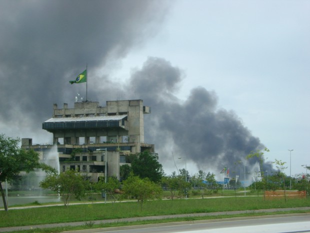 Incêndio de grandes proporções atinge indústria em Sorocaba (Foto: Gualberto Vita / G1)