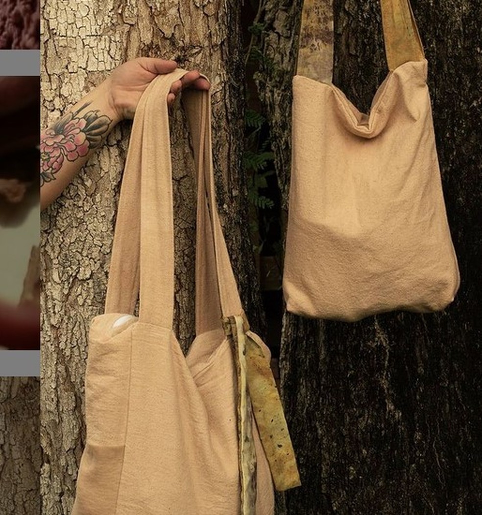 Bolsas são desenhadas pela estilista e fabricadas por artesãs locais — Foto: Arquivo pessoal