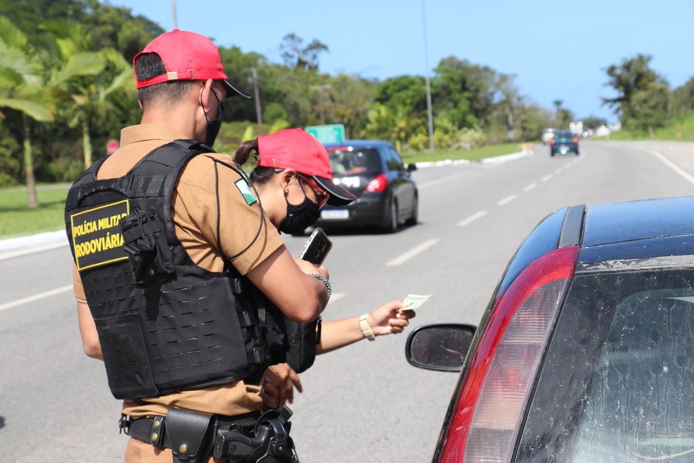 Mais de 4 mil flagrantes de excesso de velocidade foram registrados no feriado — Foto: BPRv/PMPR