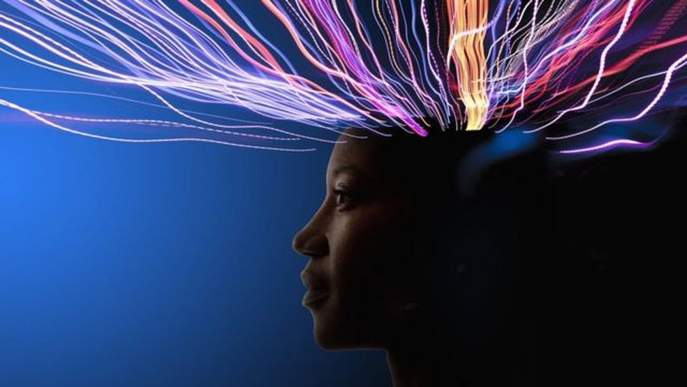 O cérebro humano tem cerca de 80 bilhões de neurônios que formam redes ou circuitos. — Foto: Getty Images