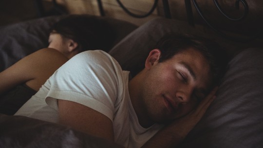 Dormir bem regularmente pode acrescentar até 5 anos de vida; entenda
