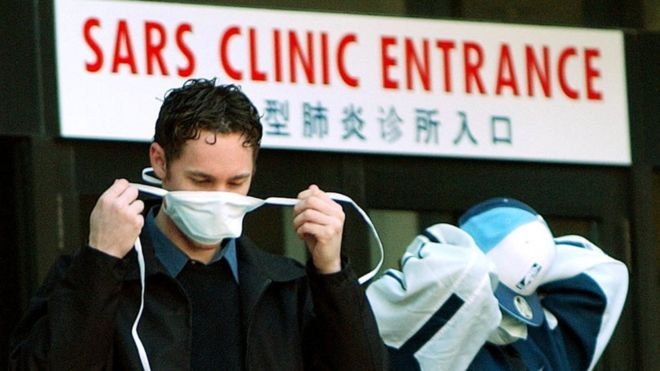 A epidemia de Sars também começou na China e se espalhou para 26 países, com quase 8,1 mil casos confirmados  (Foto: Getty Images via BBC)