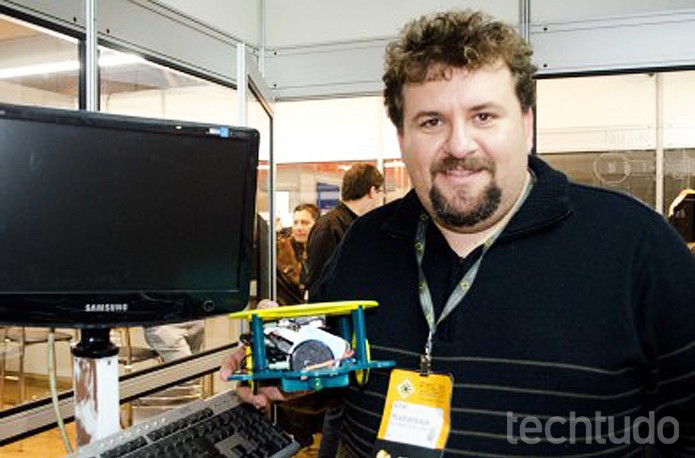 Eloir Rochenback é o coordenador do GT Robótica Livre da Associação Software Livre, entidade organizadora do FISL (Foto: Giordano Tronco/TechTudo)