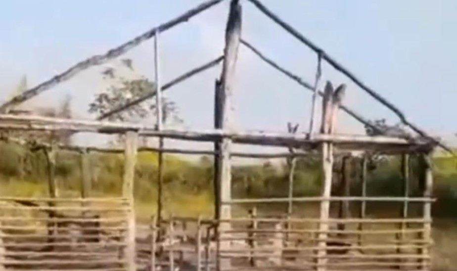 Escolinha foi incendiada e destruída em vilarejo de camponeses