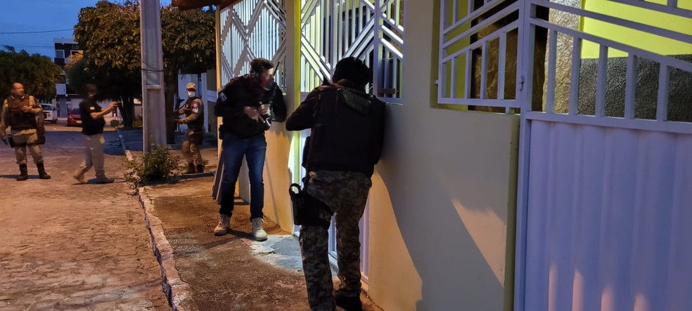 Mandados de prisão e busca são cumpridos em operação contra tráfico de drogas e homicídios na região da Chapada Diamantina — Foto: Divulgação/Polícia Civil
