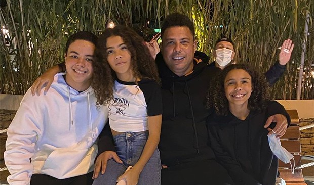 Ronaldo e os filhos (Foto: Reprodução/Instagram)