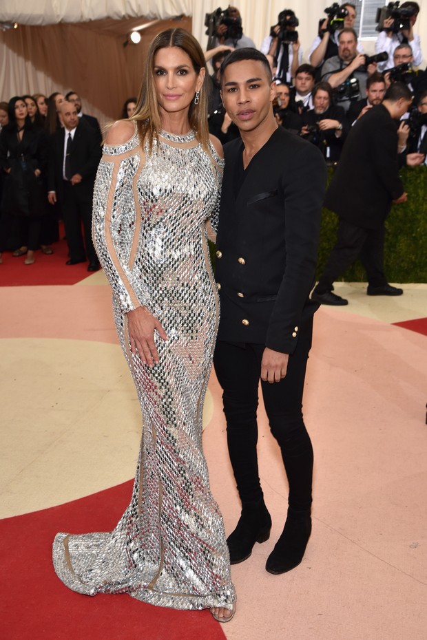 Cindy Crawford e Olivier Rousteing no Baile do MET 2016 (Foto: Getty Images)