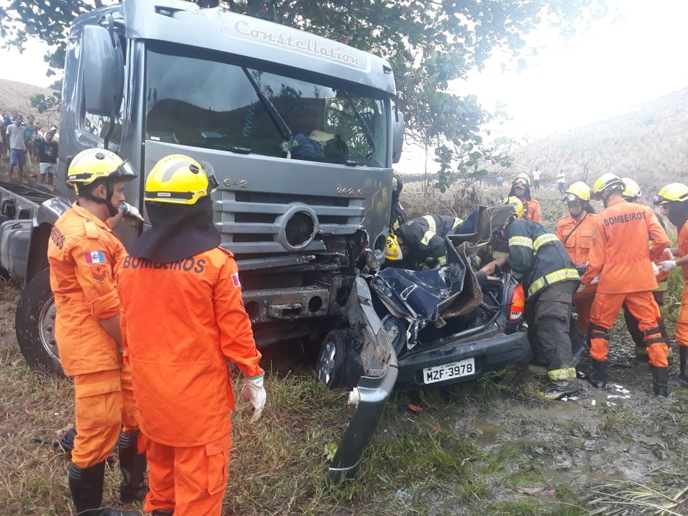 Acidente Entre Caminhão E Carro Deixa Dois Mortos No Interior De Alagoas Alagoas G1 