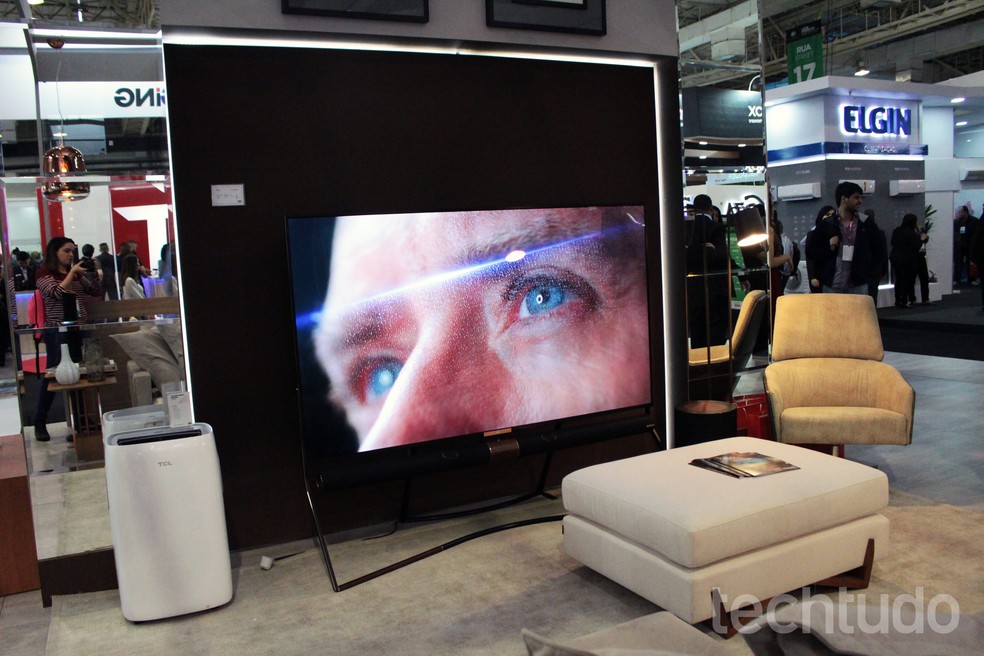 TCL X6 está entre as mais caras do país — Foto: Aline Batista/TechTudo