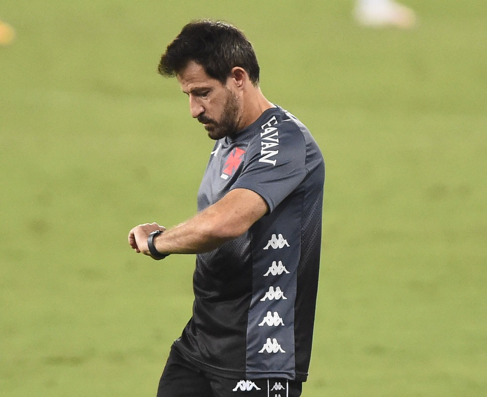 Ramon Menezes deve receber reforços para restante da temporada — Foto: André Durão / ge