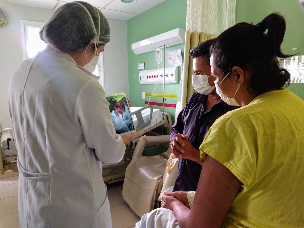 Cearense ficou mais de 50 dias internada com Covid-19 e conheceu a filha de forma digital somente após o parto.  — Foto: Divulgação/Hospital Regional Norte