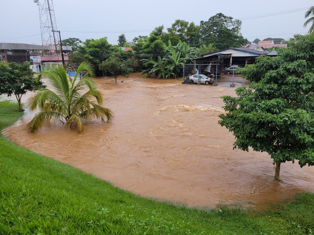 Rua alagada em Ouro Preto do Oeste, RO — Foto: Rauã Araújo/Rede Amazônica 