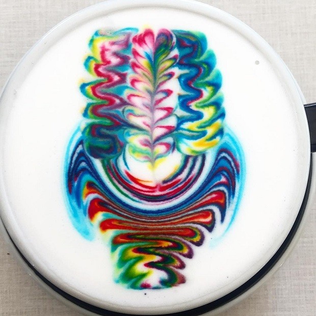 Café arco-íris da empreendedora australiana Emily Coumbis (Foto: Reprodução/Instagram)