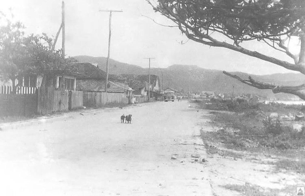 Avenida Atlântica de Balneário Camboriú, na década de 1950 — Foto: Arquivo Histórico de Balneário Camboriú/Divulgação