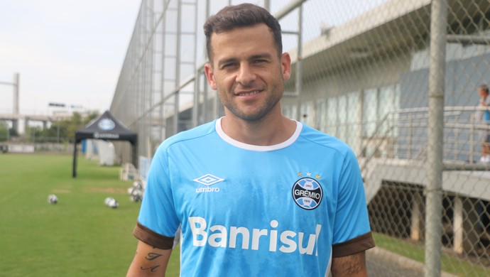 Ao lado do freguês Geromel, Bobô  se reinventa por artilharia no Grêmio