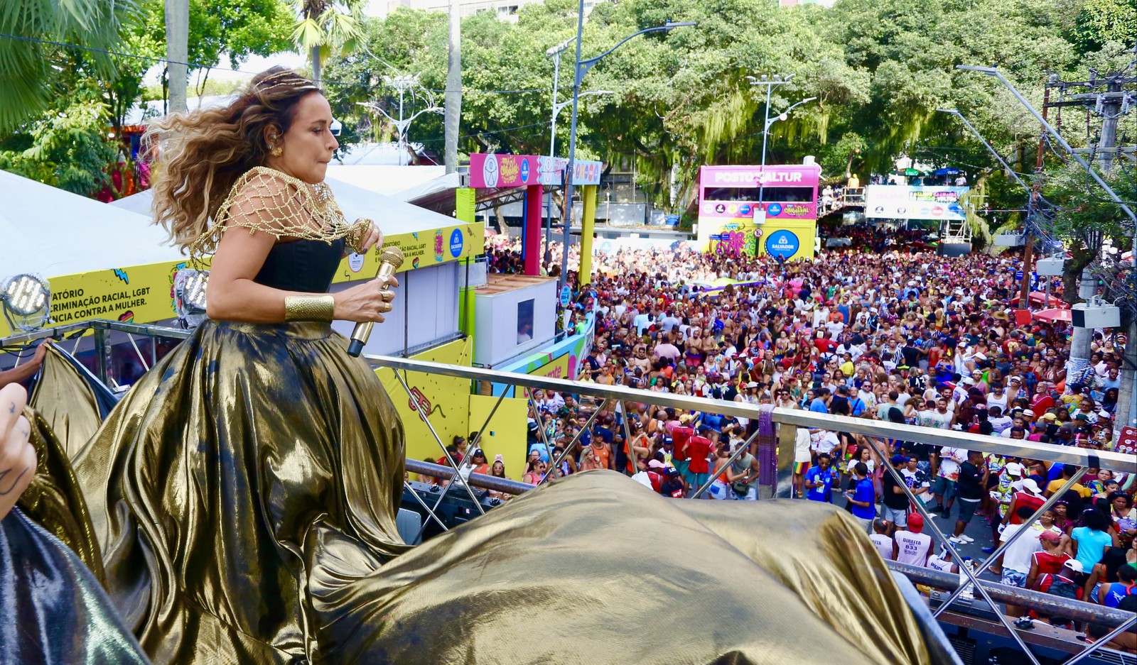 Daniella Mercury em Salvador — Foto:  Fabrício Pioyni/AgNews
