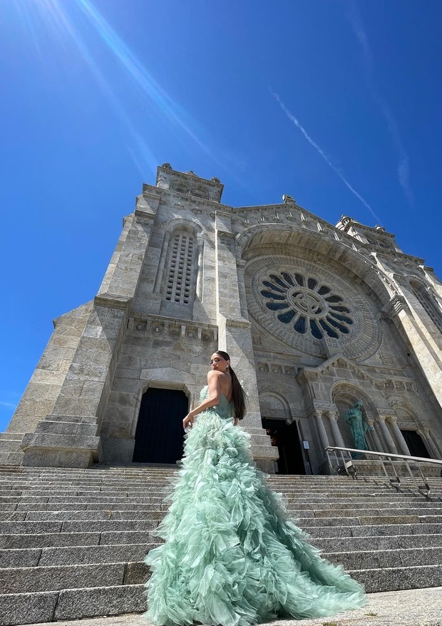 Romana Novais mostra look escolhido para casamento de amiga em Portugal (Foto: Reprodução/ Instagram)