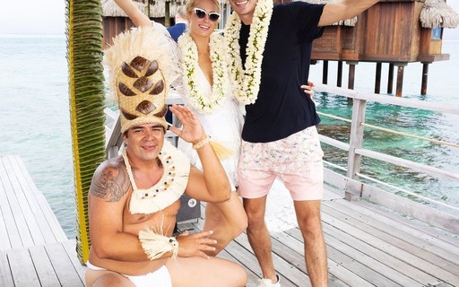 Paris Hilton começa lua de mel "ao redor do mundo" em Bora Bora