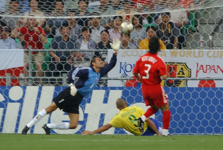 Brasil de Ronaldo enfrentou a Turquia na fase de grupos (foto) e de novo na semifinal da Copa do Mundo de 2002