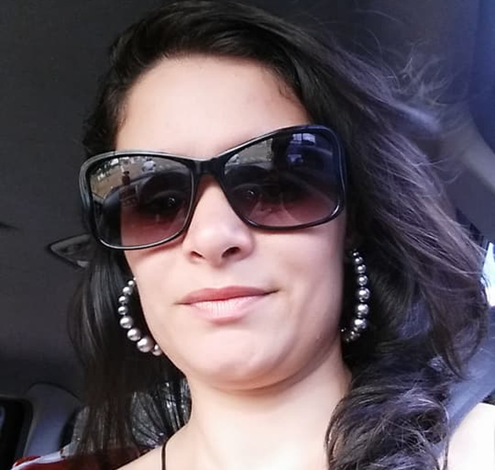 Anne Caroline estava sozinha em casa com o filho (Foto: Facebook/Reprodução)