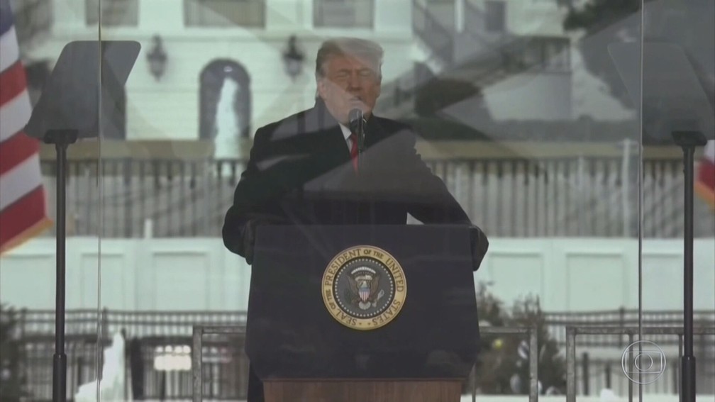Donald Trump em discurso horas antes da invaso do Capitlio em 6 de janeiro de 2021  Foto: Reproduo/JN