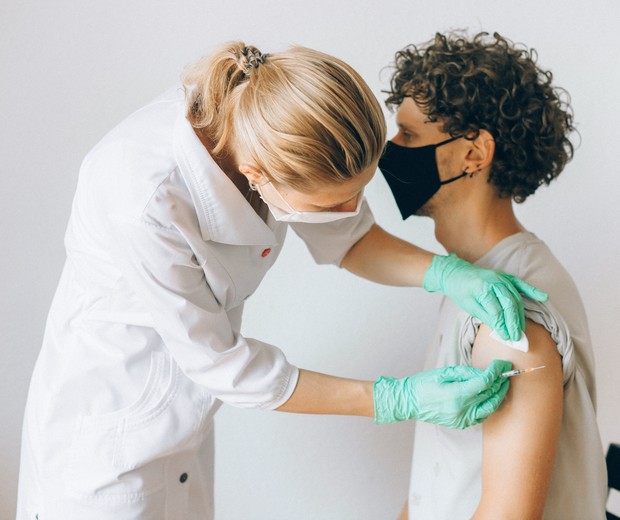 Adolescentes começarão a ser vacinados em SP a partir desta quarta-feira (18) (Foto: Pexels)