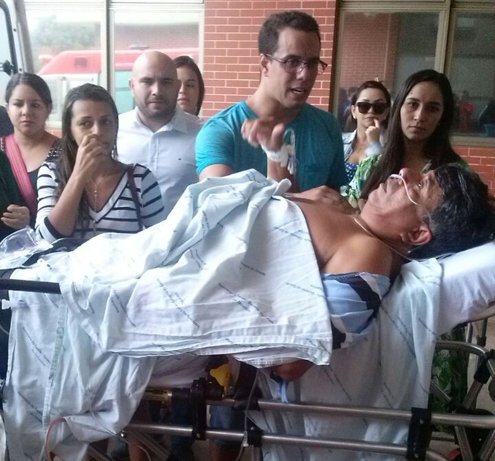 Prefeito de Tocantínia chega ao Hospital Geral de Palmas (Foto: Divulgação)