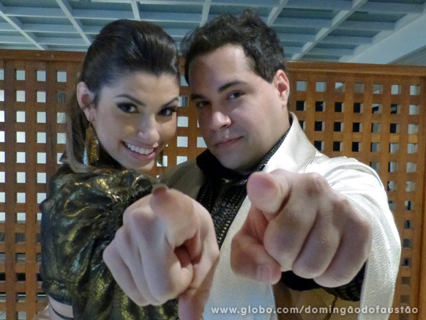 Abravanel e Ana Paula Guedes momentos antes da estreia! (Foto: Domingão do Faustão / TV Globo)