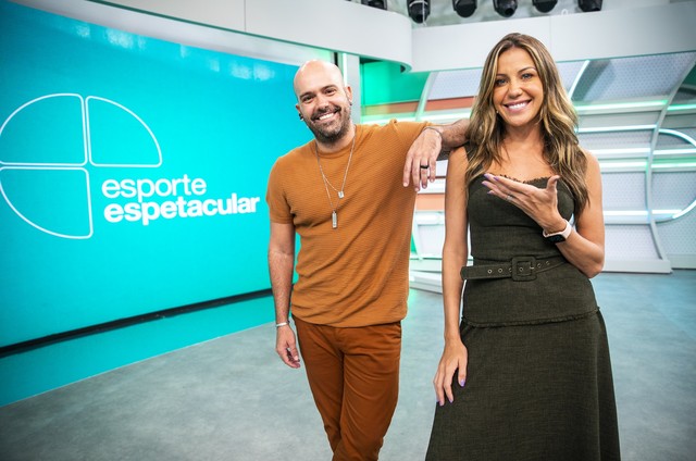 Lucas Gutierrez e Bárbara Coelho no novo cenário do 'Esporte espetacular' (Foto: João Miguel Junior/Globo)
