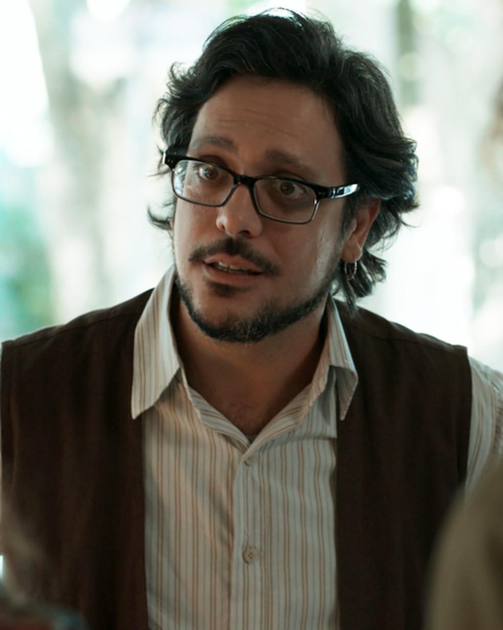 Roney (Lucio Mauro Filho) desconfia de Deco (Pablo Morais) em 'Malhação - Viva a Diferença' — Foto: Globo