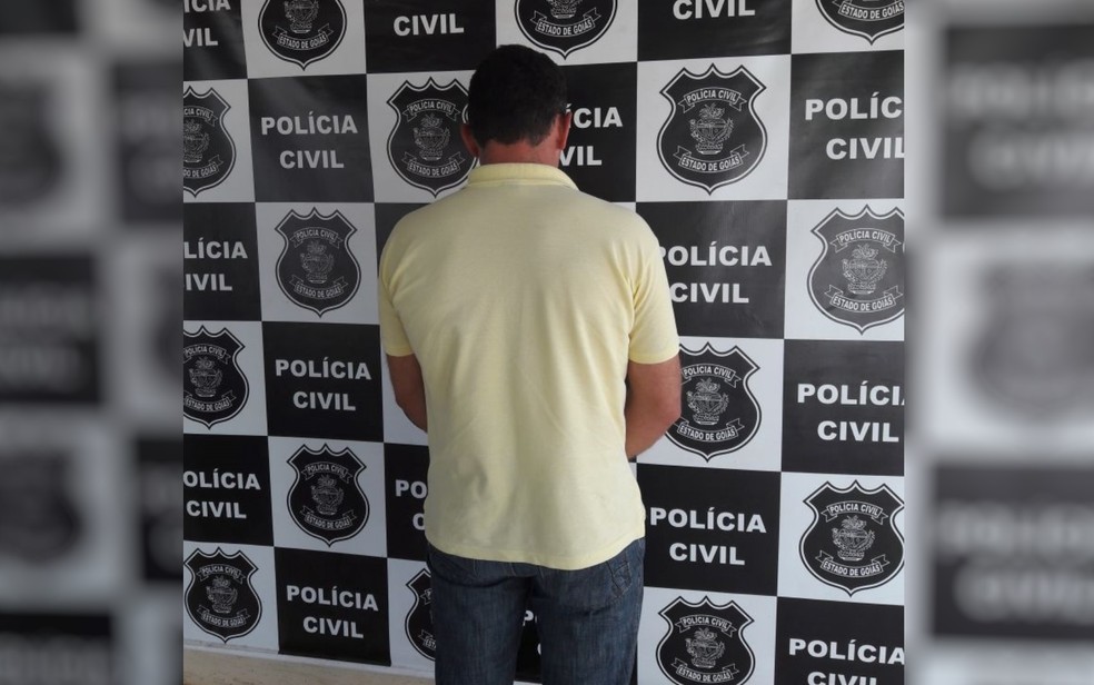 MecÃ¢nico Ã© preso suspeito de estuprar as trÃªs filhas de 10, 13 e 15 anos, em ItaberaÃ­ (Foto: PolÃ­cia Civil/DivulgaÃ§Ã£o)