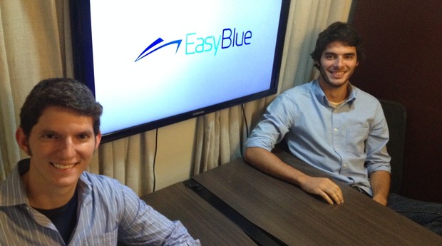Alexandre Alvares e André Romeiro, fundadores do Easy Blue, primeira plataforma virtual de aluguel de barcos do Brasil (Foto: Divulgação)